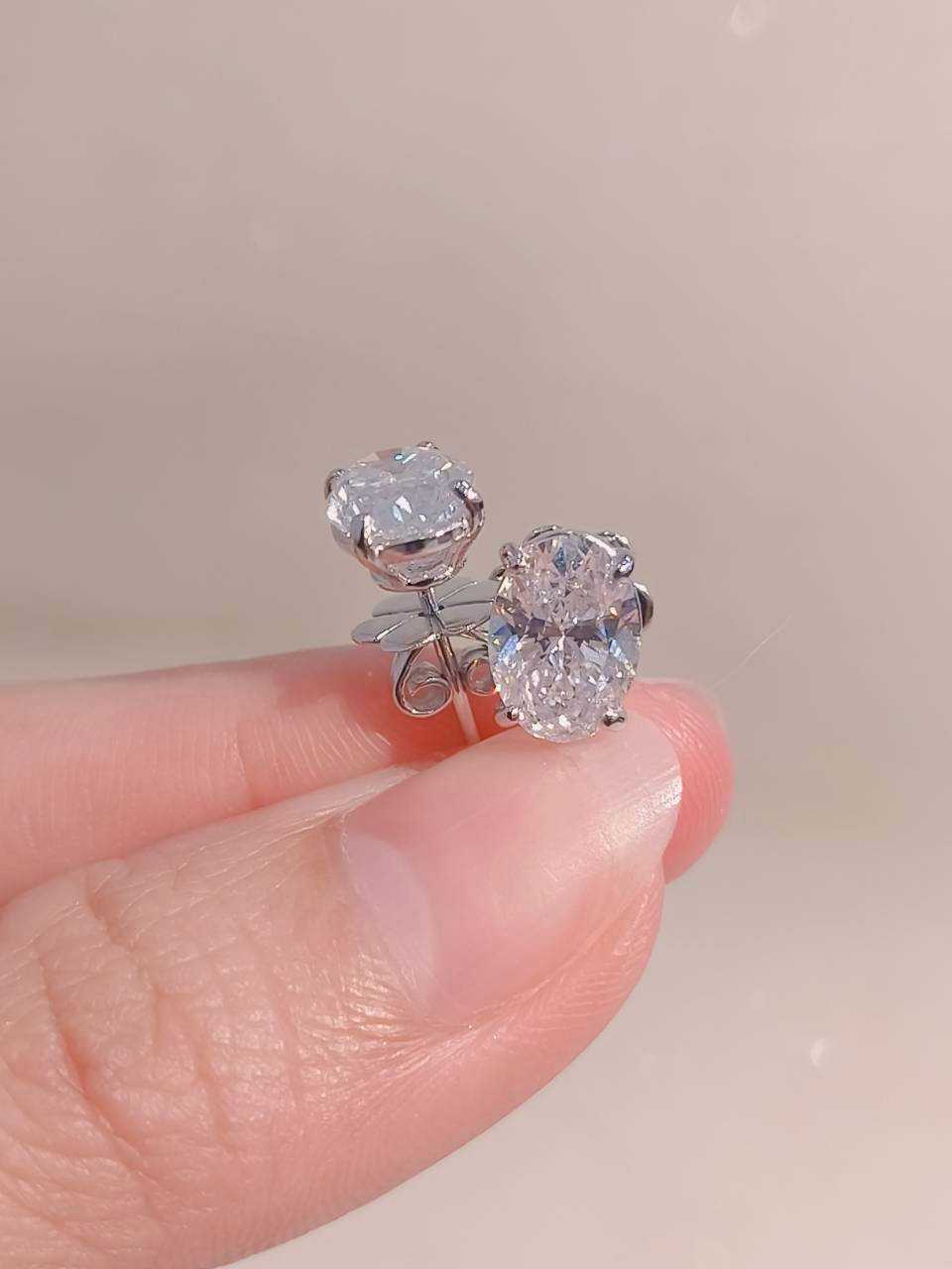 ต่างหู Oval 2.01/2.05ct (9k)