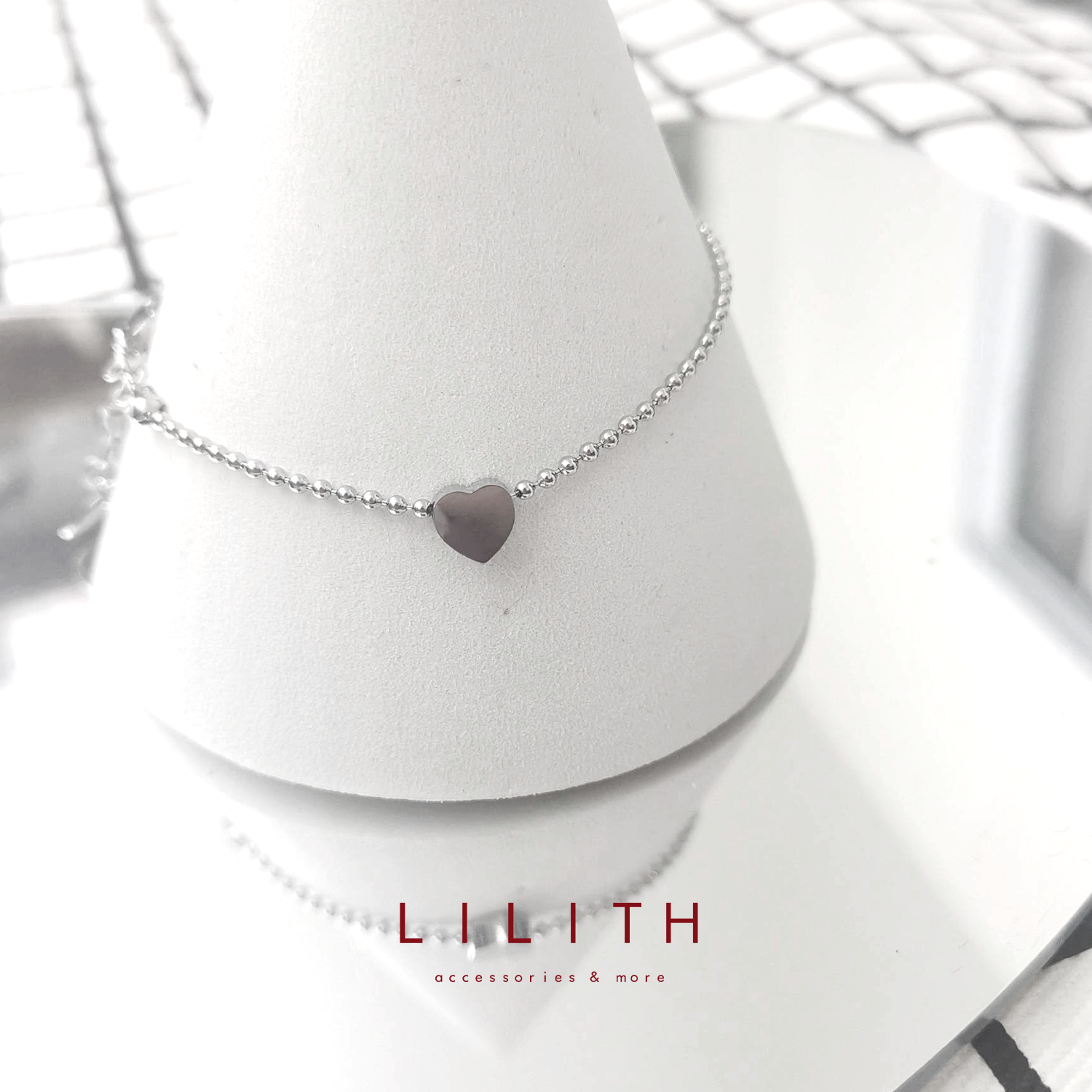 Lilith - Tiny heart Bracelet