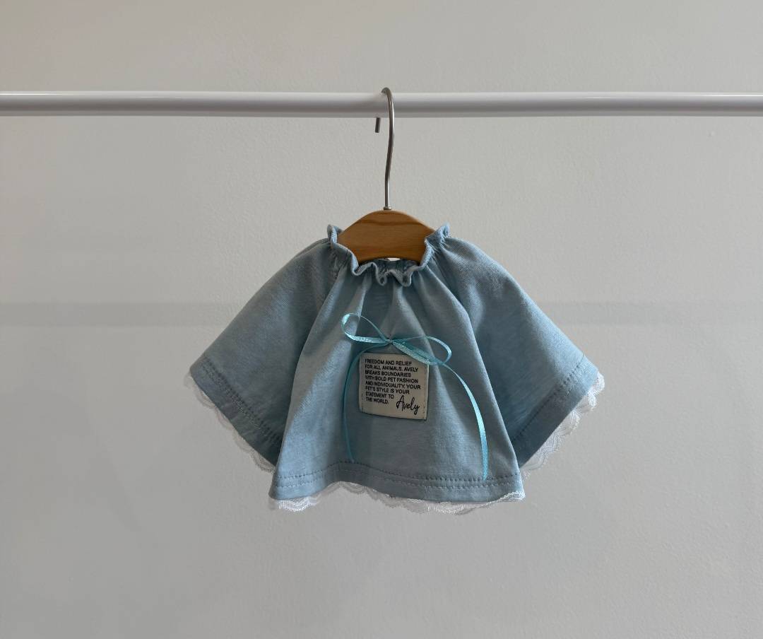 Avely (M)Blue organic crop tee