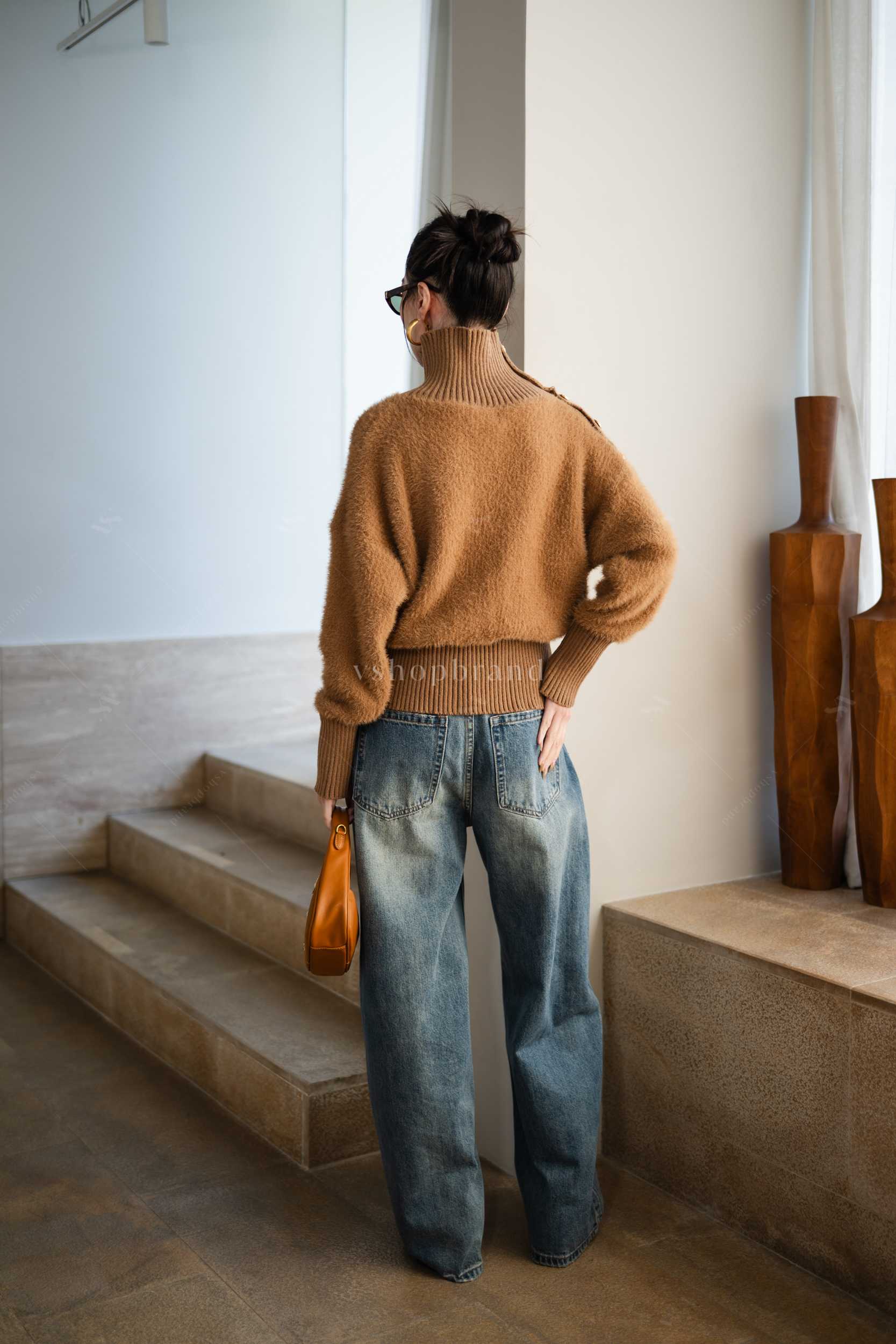 เสื้อขนแขนยาวขอบไหมพรมกระดุมทองไหล่