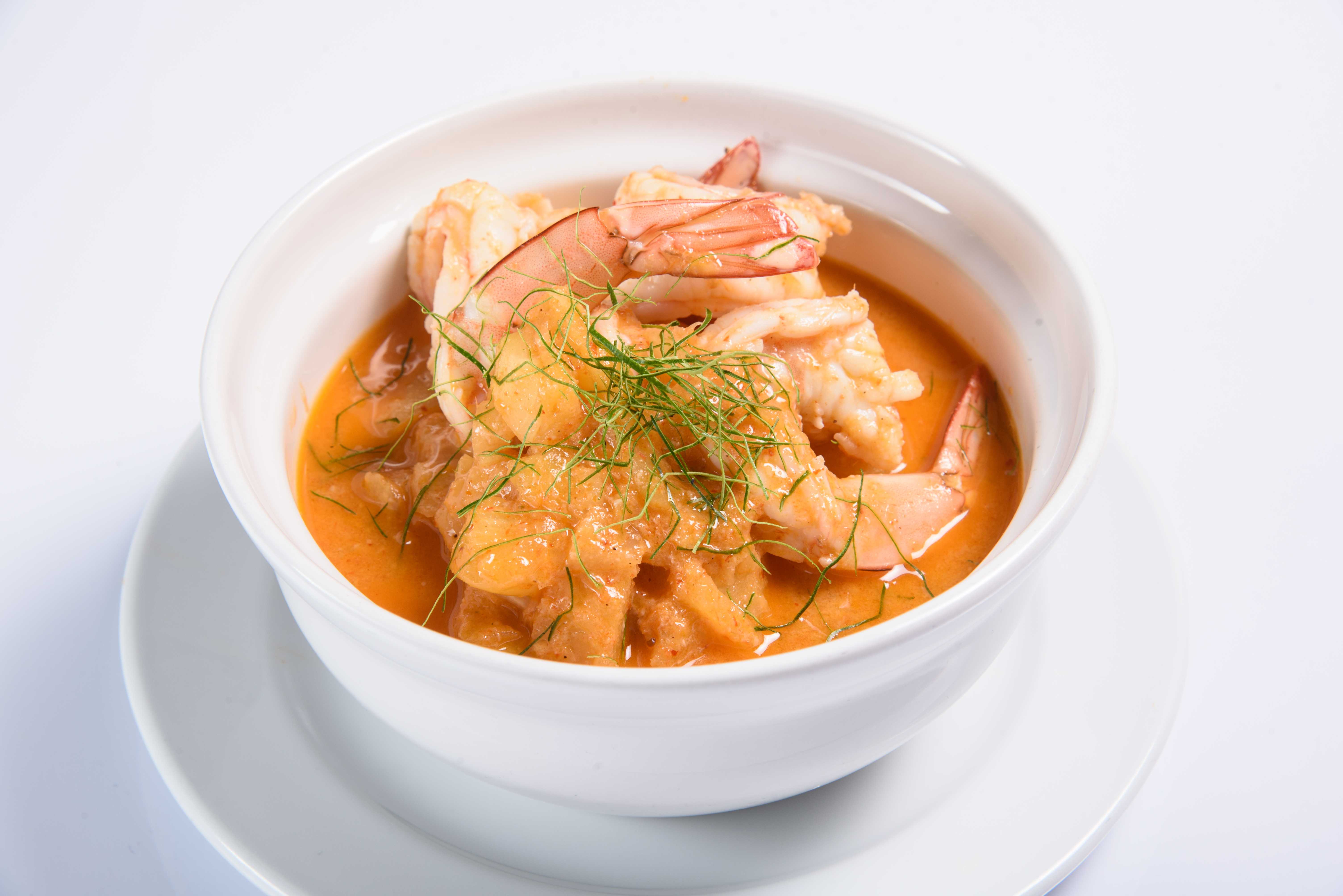 แกงคั่วสับปะรดกุ้งสด  Shrimp & Pineapple in Mild Red Curry