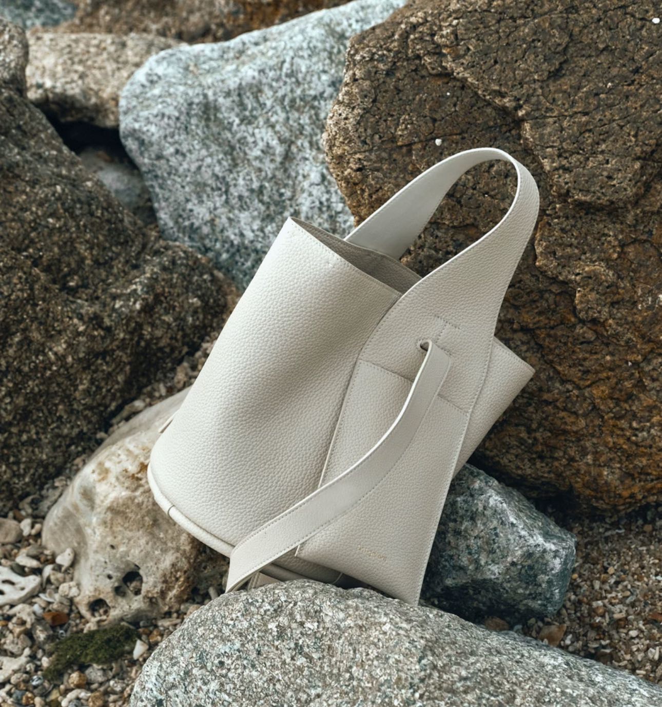 Songmont | Drippy Bucket Bag (preorder 7-14 days)