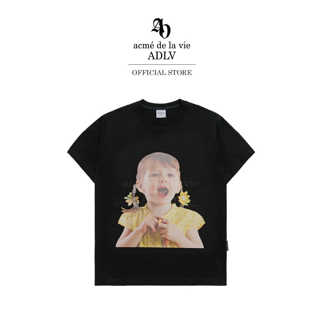 ADLV [acme de la vie] เสื้อยืด Oversize รุ่น Flower Earrings Girl Baby Face Short Sleeve T-Shirt