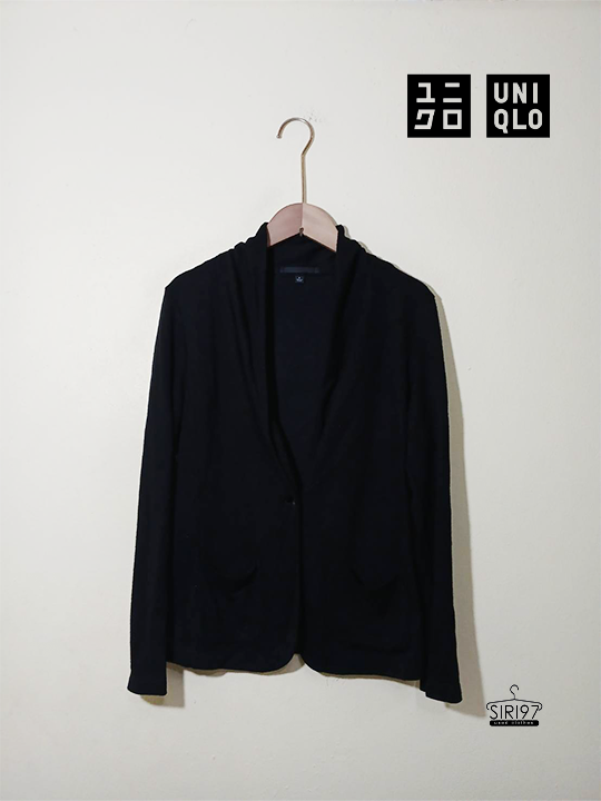 เสื้อสูทแขนยาวกระดุม Uniqlo ผ้ายืด สีดำ สภาพ85% ผ้ามีขนเล็กน้อย