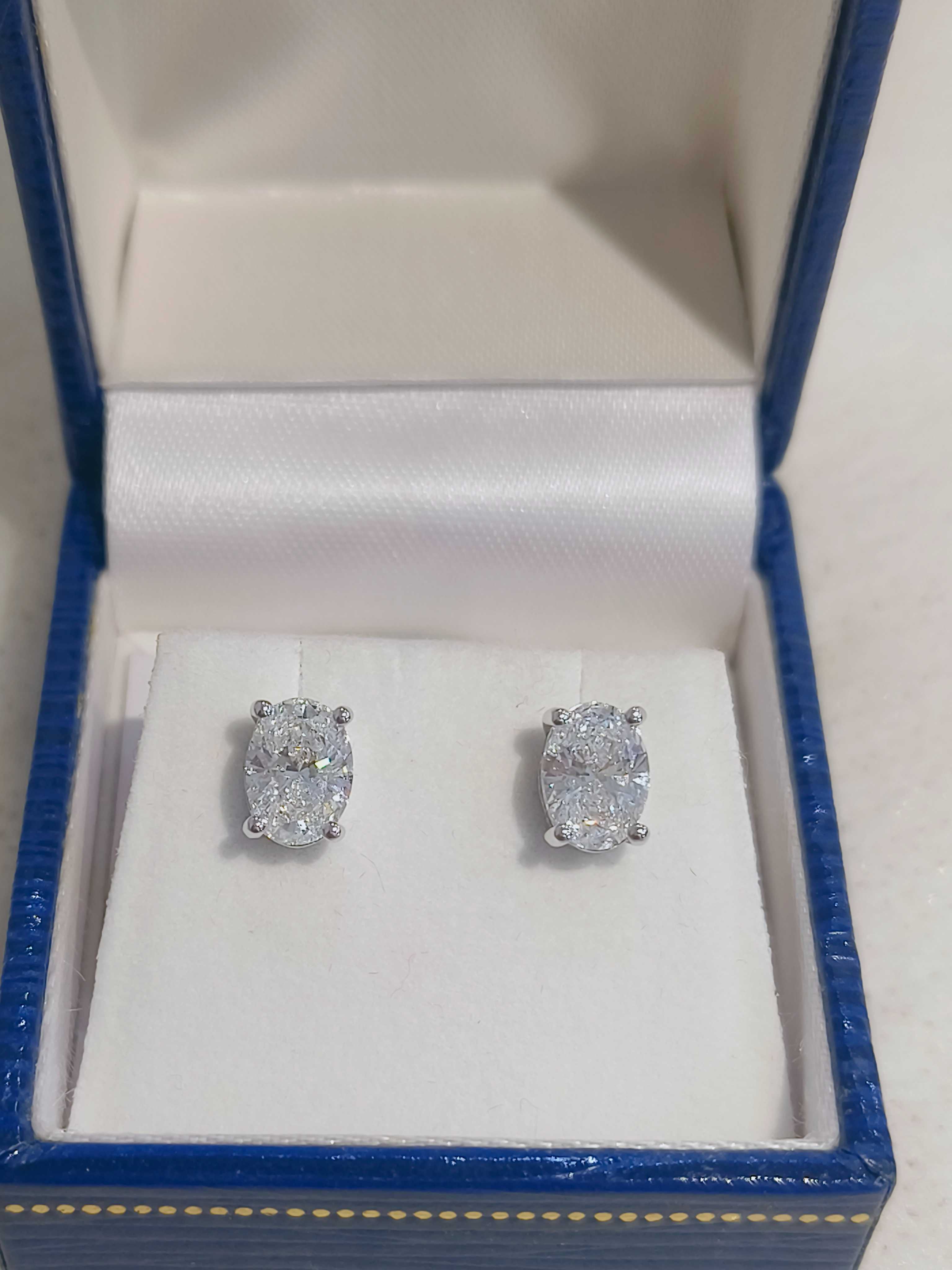 ต่างหูเม็ดเดี่ยว Oval 1+1 ct น้ำ100 (9k)