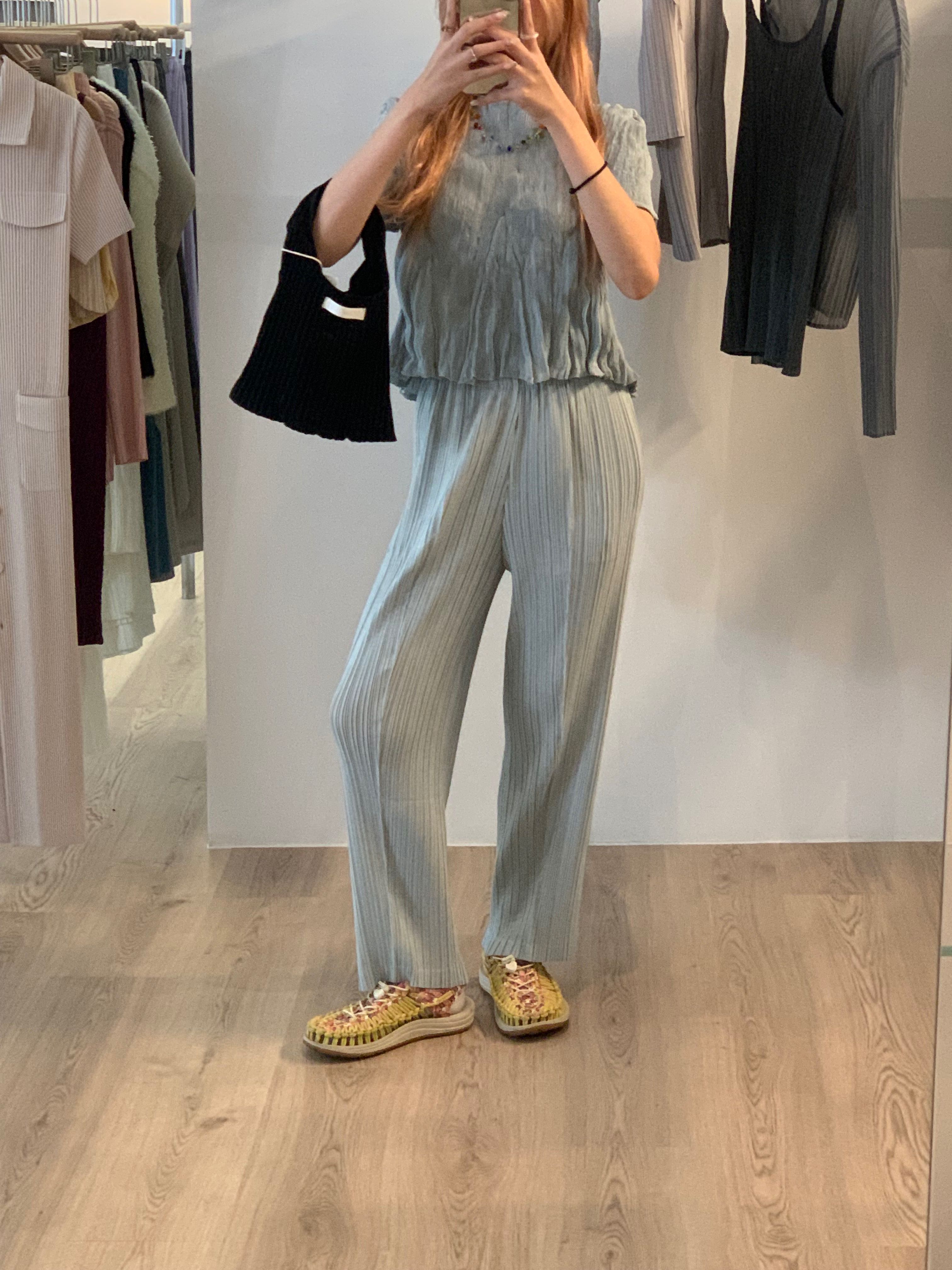 GDS33 Matte pleated pants
