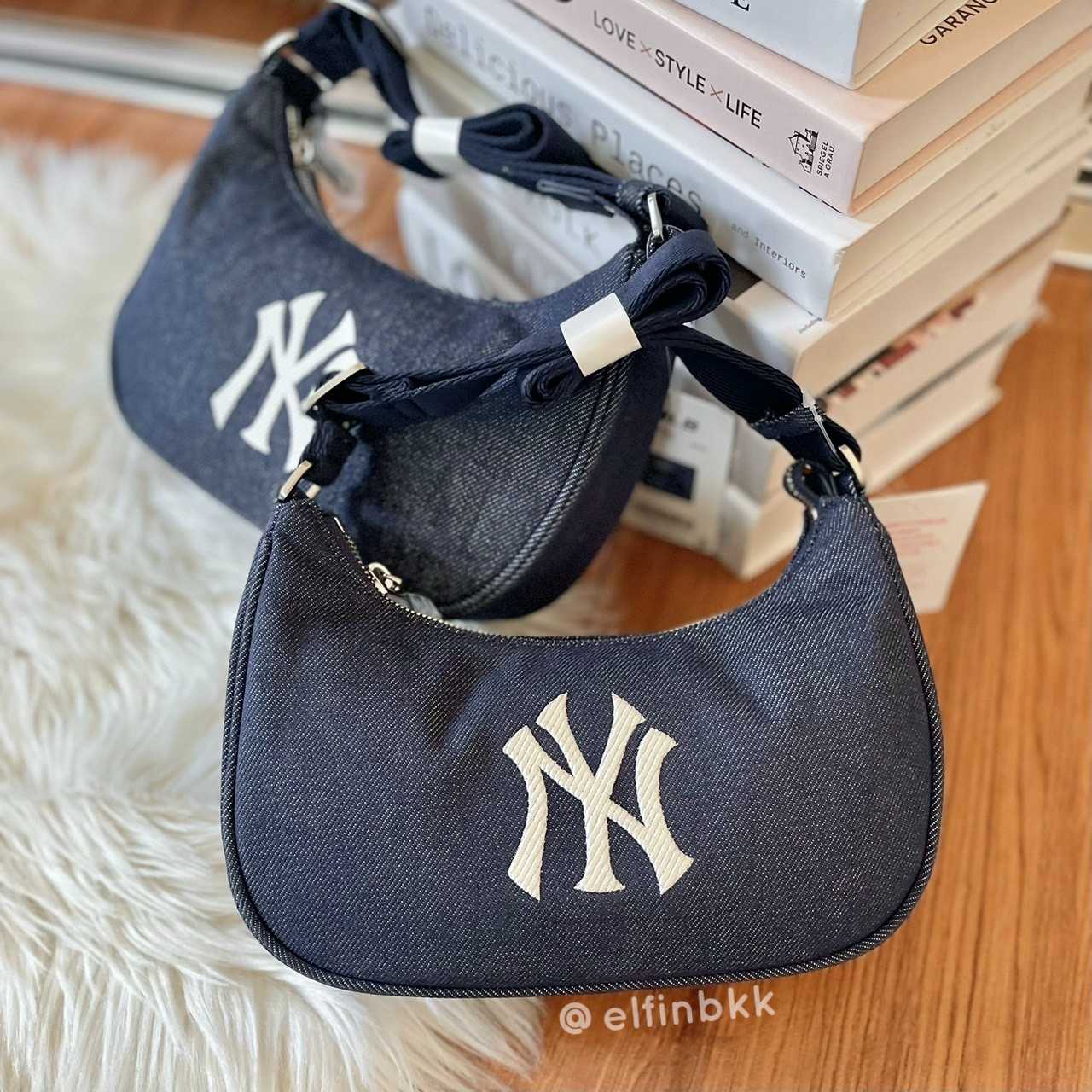 🚨Clearance Sale🚨Basic Denim Hobo bag NY  กระเป๋าสะพายข้าง/โฮโบยีนส์ ยีนส์ดำ ยีนส์เข้ม