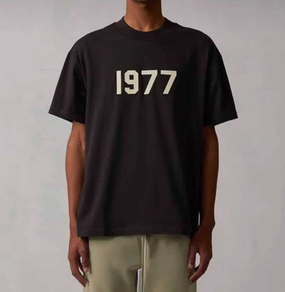 Essentials Tee​ 1977  