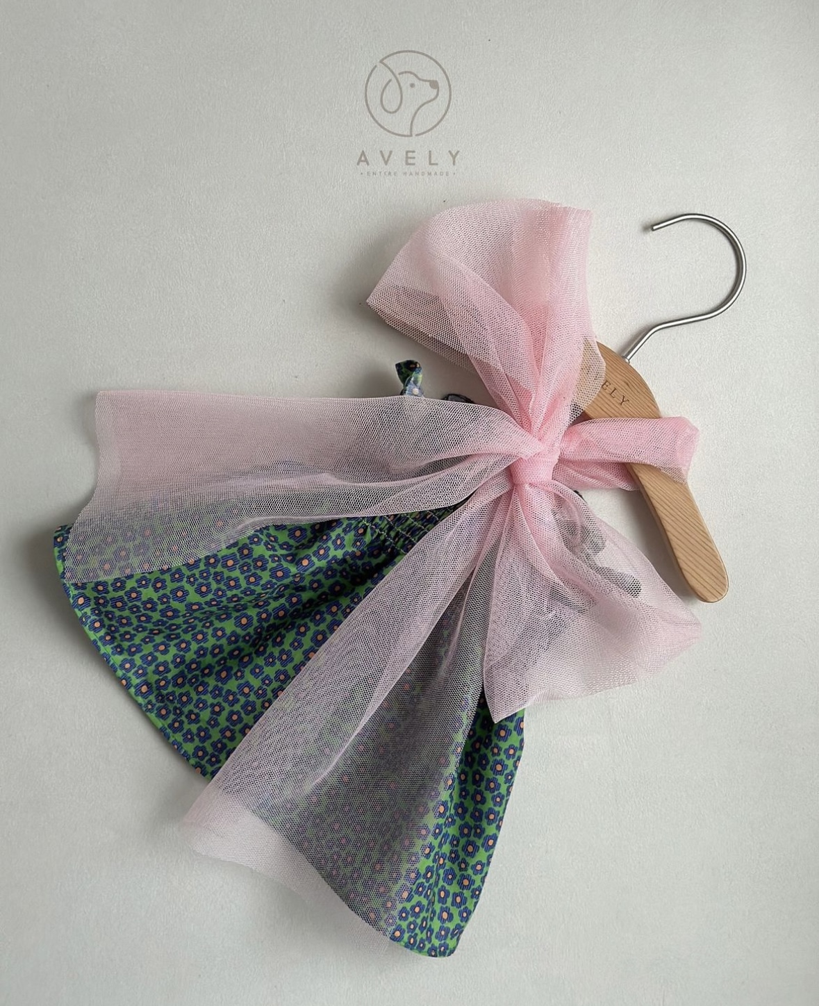 Avely (M) Liberty Green Dot