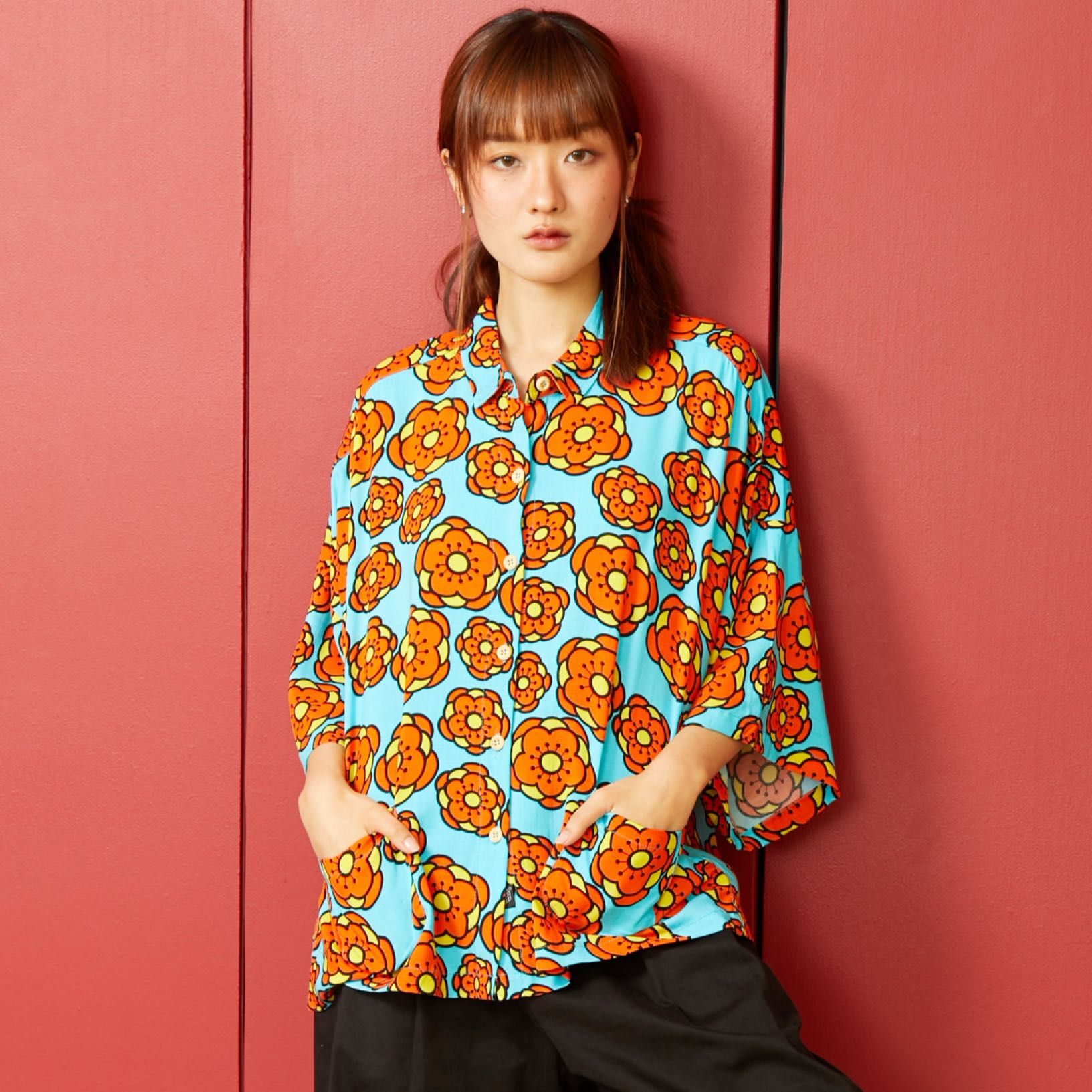 เสื้อเชิ้ตโอเวอร์ไซส์ กระเป๋าคู่ ลายดอกไม้