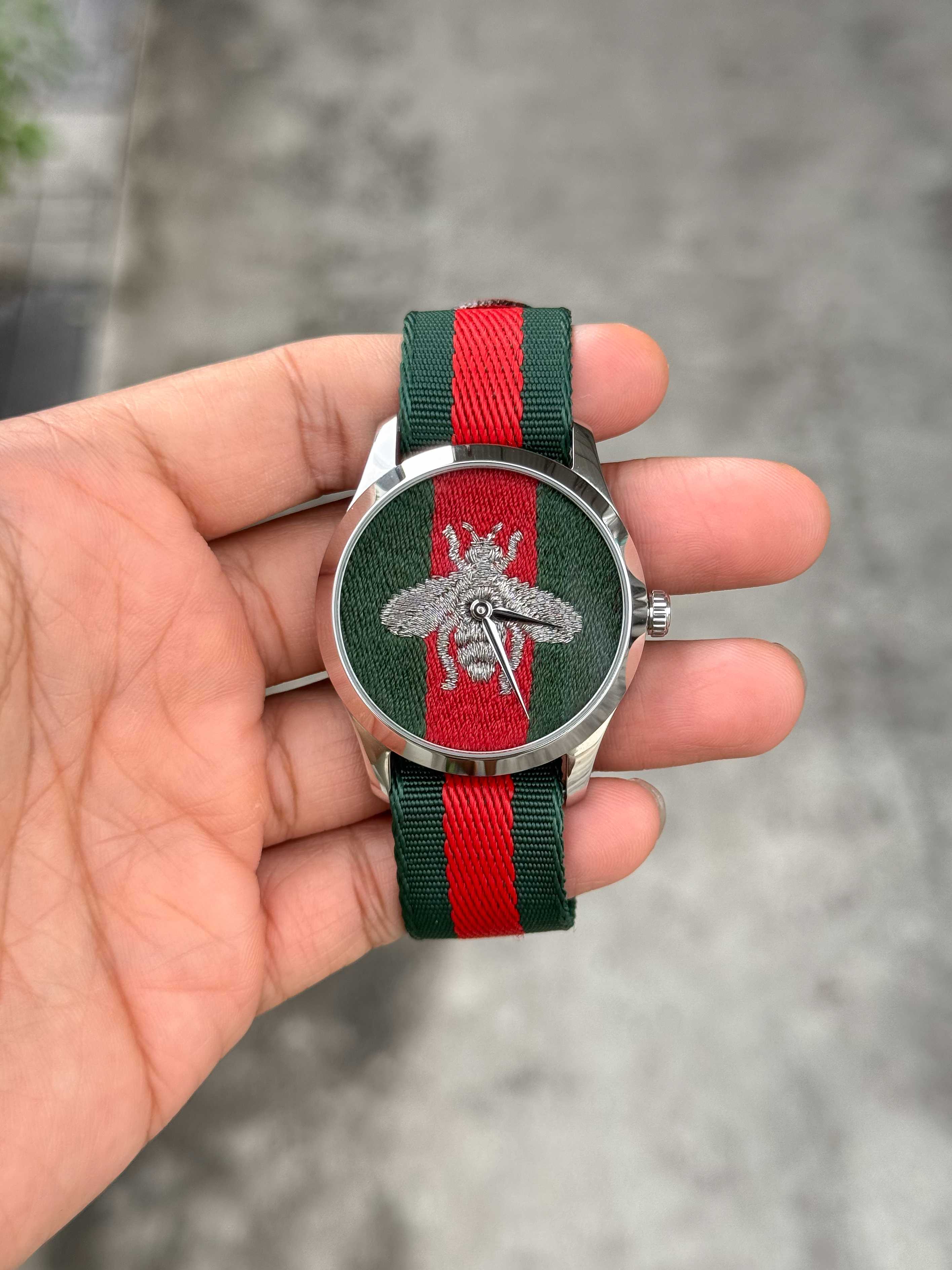 Gucci G-Timeless Bee Man Size Quartz สายนาโต้