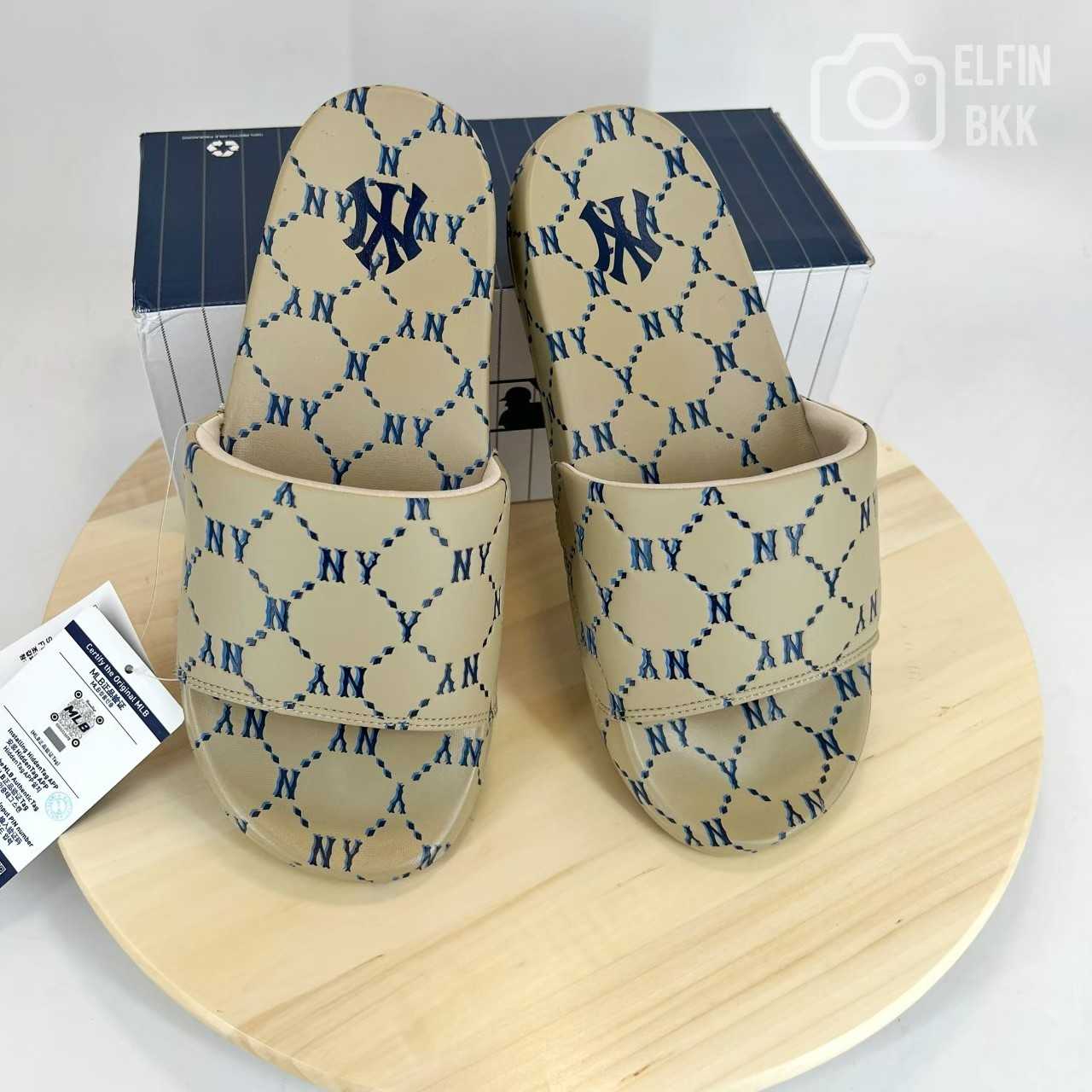 Clearance Sale📣 MLB Mound Dia Monogram Slides/Sandals NY  รองเท้าแตะแบบสวม NY สีดำ สีเบจ สีครีม