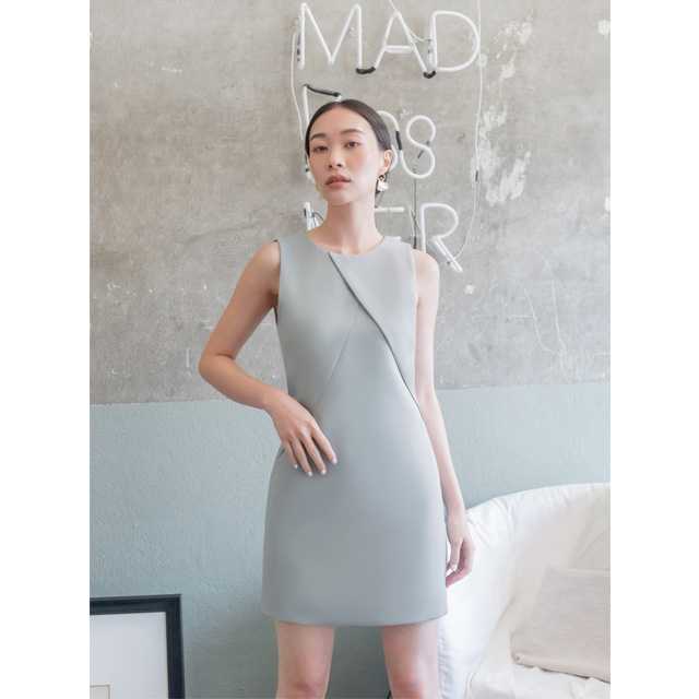 Mia Pocket Dress เดรสสั้น มีดีเทลตัดต่อ และกระเป๋าเจาะ