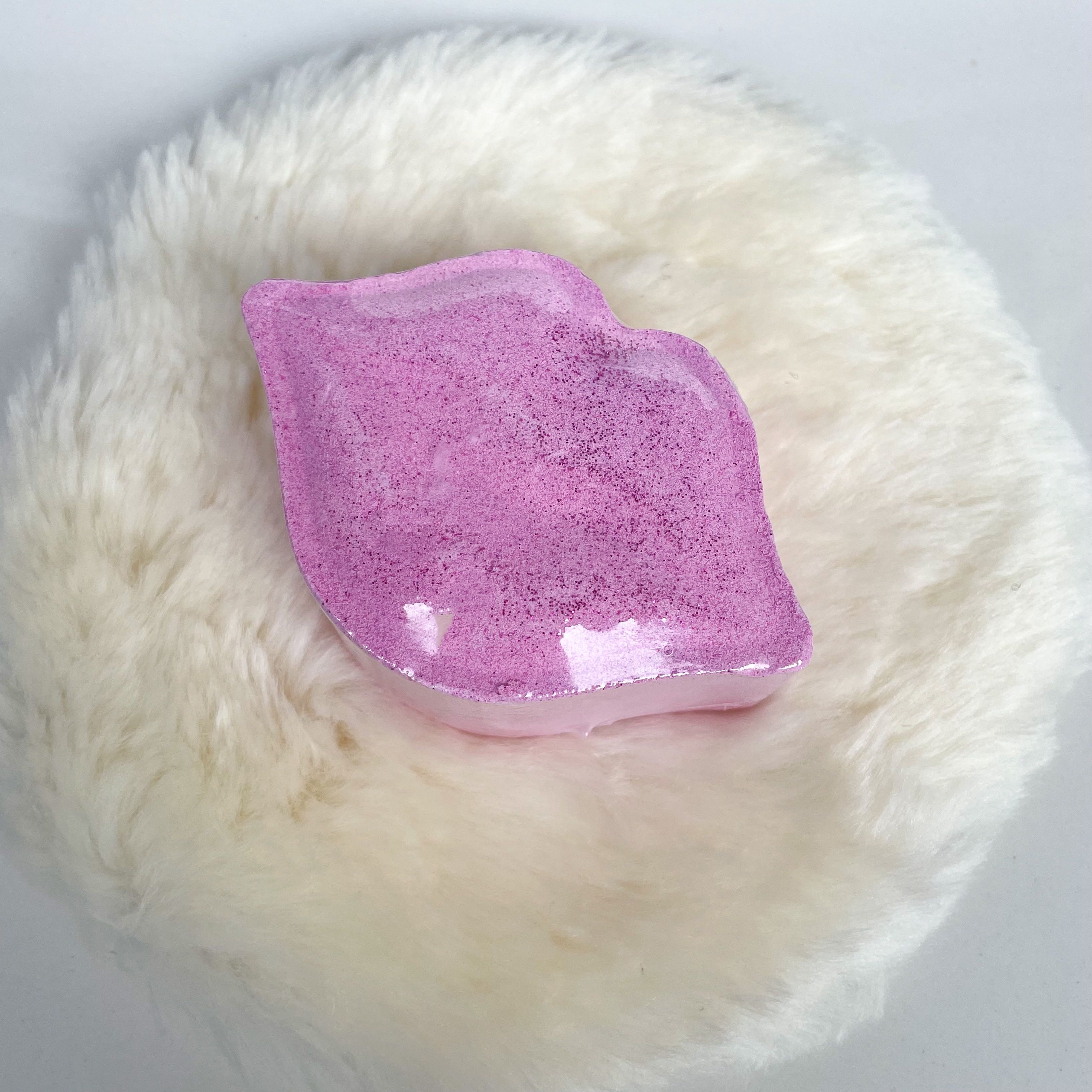xoxo bath bomb 💋💋💋