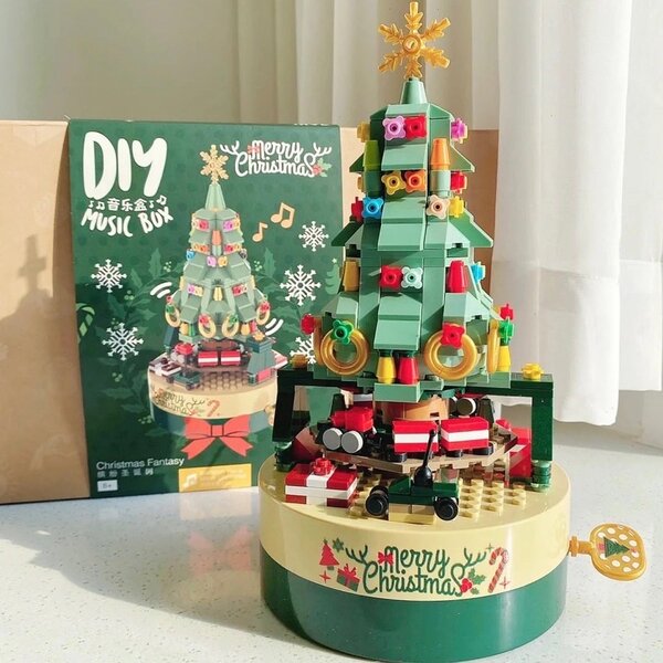 [พร้อมส่ง] Jnihouse : Christmas tree music box (matt green) ตัวต่อต้นคริสต์มาส กล่องดนตรีหมุนได้