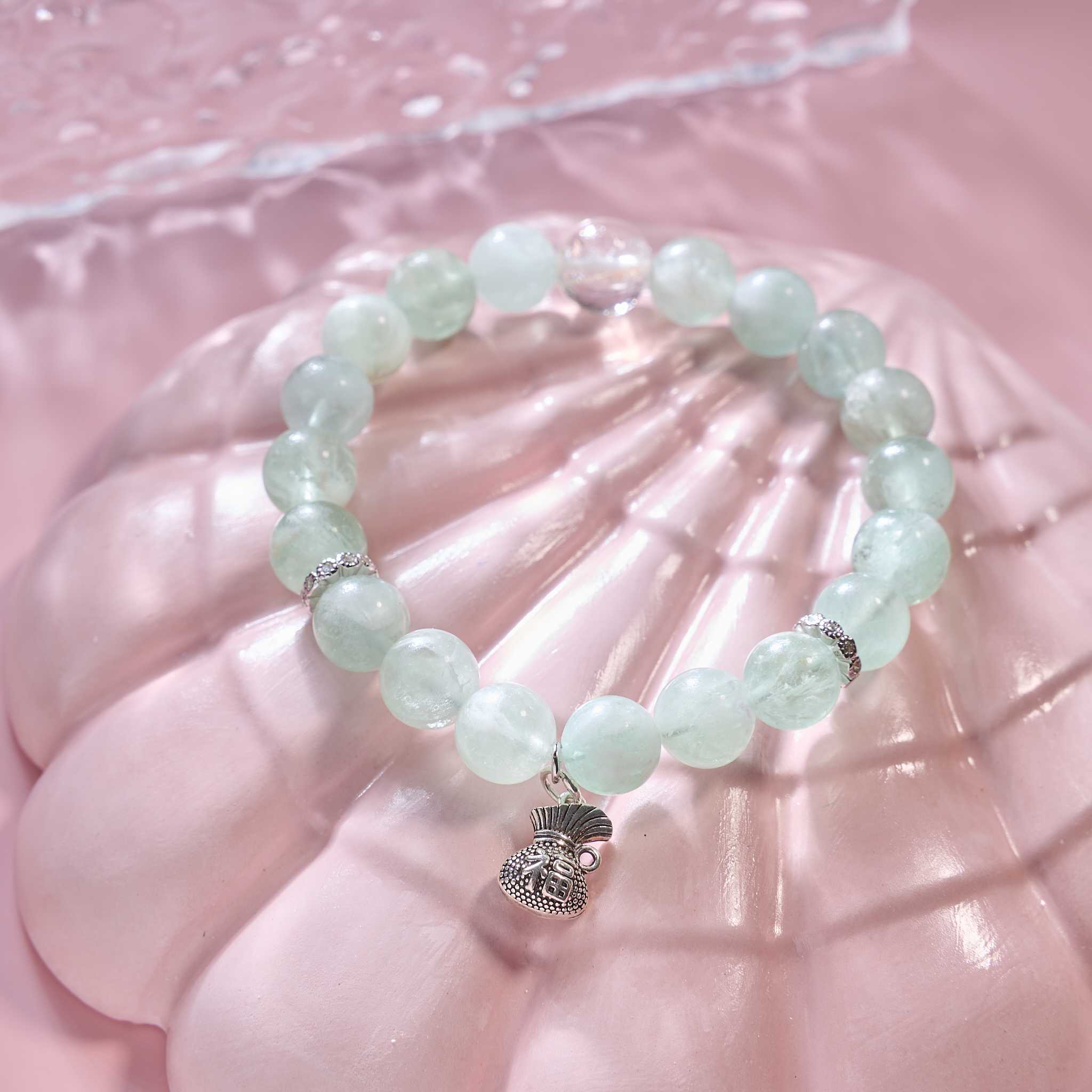 กำไลหินเสริมความแข็งแกร่งทางจิตใจ 💚🤍 Feather Fluorite