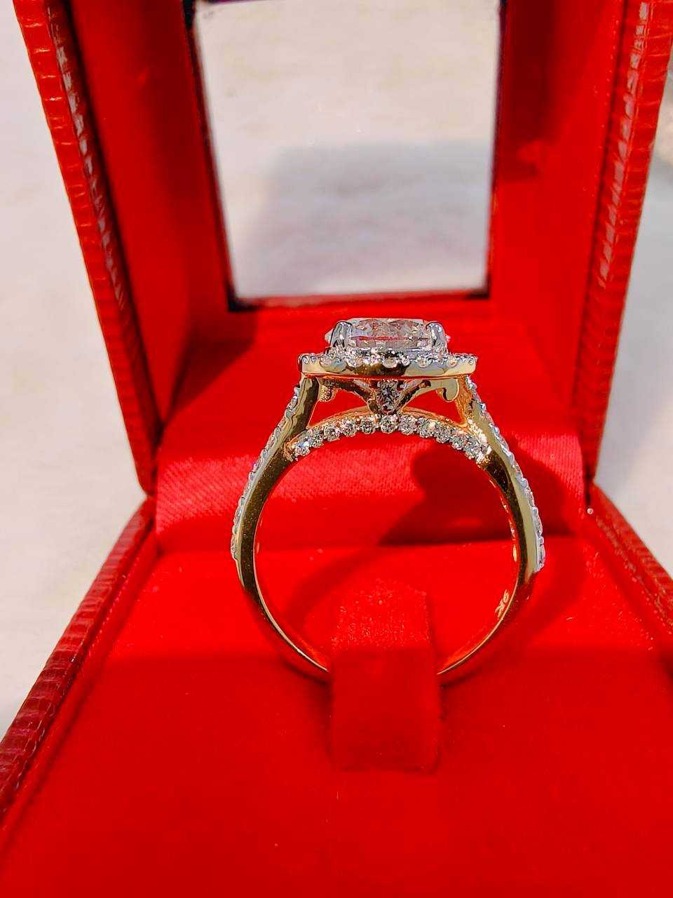 แหวน​เพชร​ 2.0ct/0.69ct​ D vs1 IGI (9k)