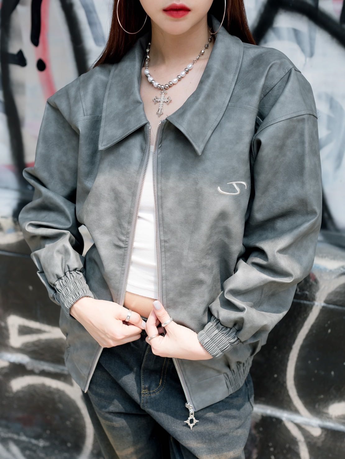 Loose gray leather jacket เสื้อแจ็คเก็ตหนังสีเทา