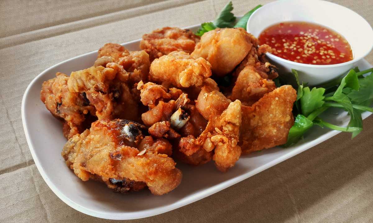 ไก่ทอดเกลือ Fried chicken with salt