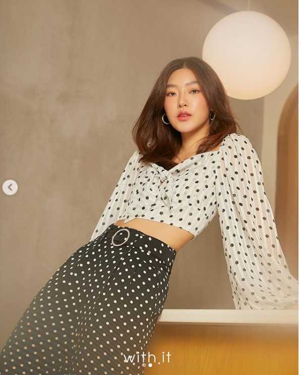 Dot and line top สีขาวดำ Freesize  with it store