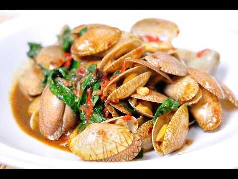 หอยลายผัดพริกเผา Stir fried clams with roasted chili paste