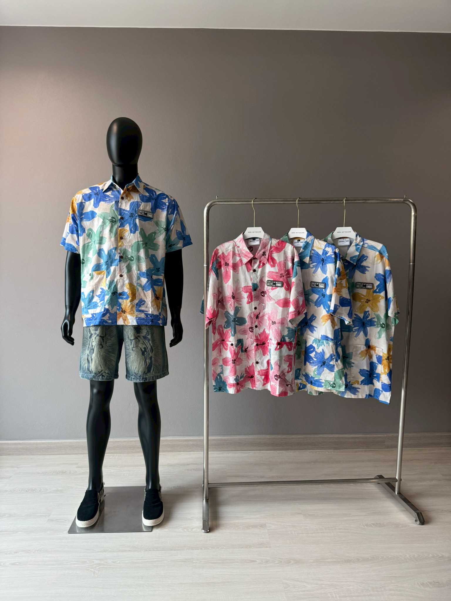 (พร้อมส่ง) Jeera168 | Frangipani Flower Hawaiian Shirt