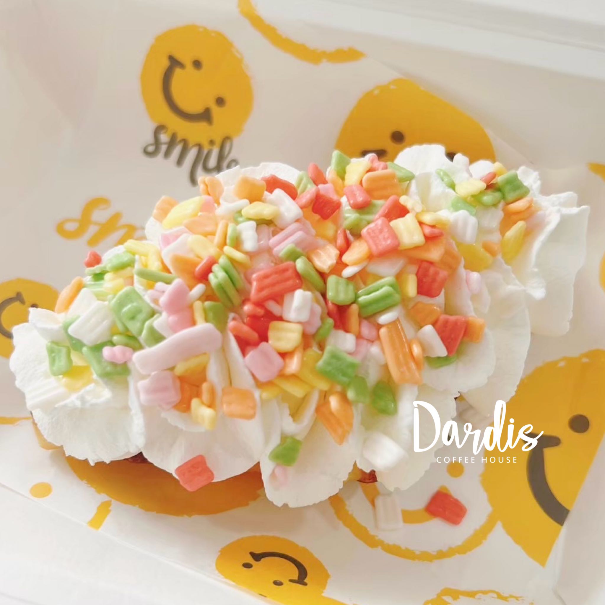 ครอฟเฟิล วิปครีมเรนโบว์(Whipped Cream And Rainbow)