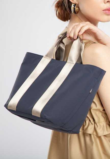 QueenCows กระเป๋า Moco Bag (Blue Gray-Gold)