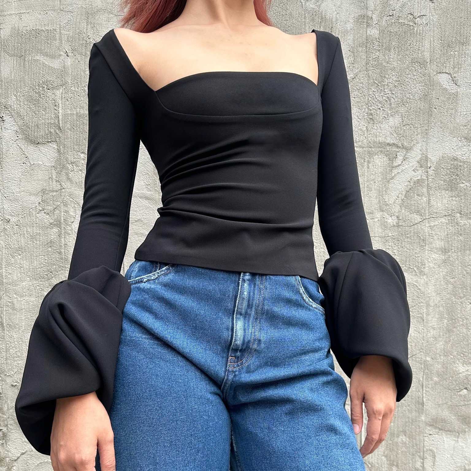 A.W.A.K.E MODE  TOP WITH SQUARE DECOLLETE AND PUFF CUFFS - LIGHT CREPE BLACK