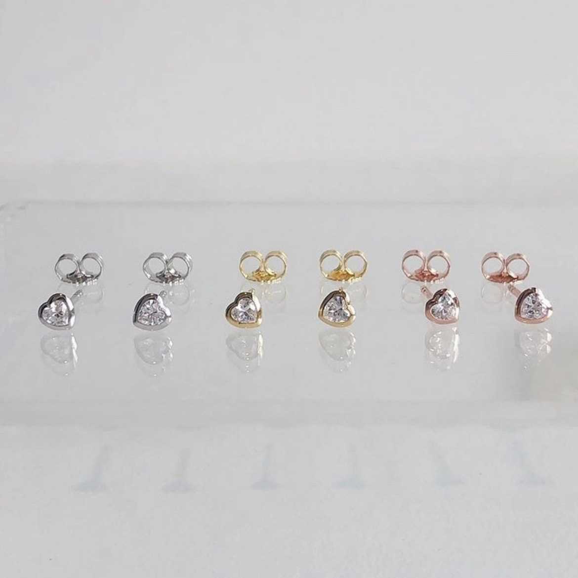 Winterwinter Jewelry Silver925 : ต่างหูเงินแท้ เพชรรูปหัวใจเล็กๆ น่ารักมาก ( 3 mm )
