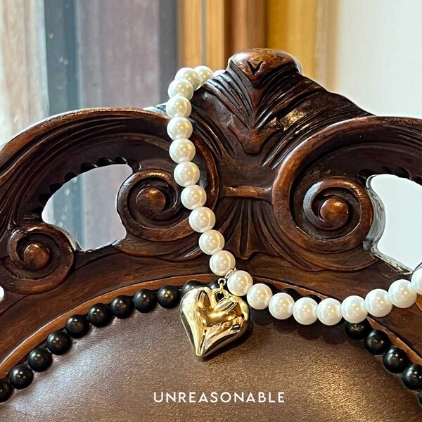 สร้อยคอมุกแก้ว ขนาด 12 mm. จี้หัวใจสีทอง UA0875-02 Unreasonable Accessories