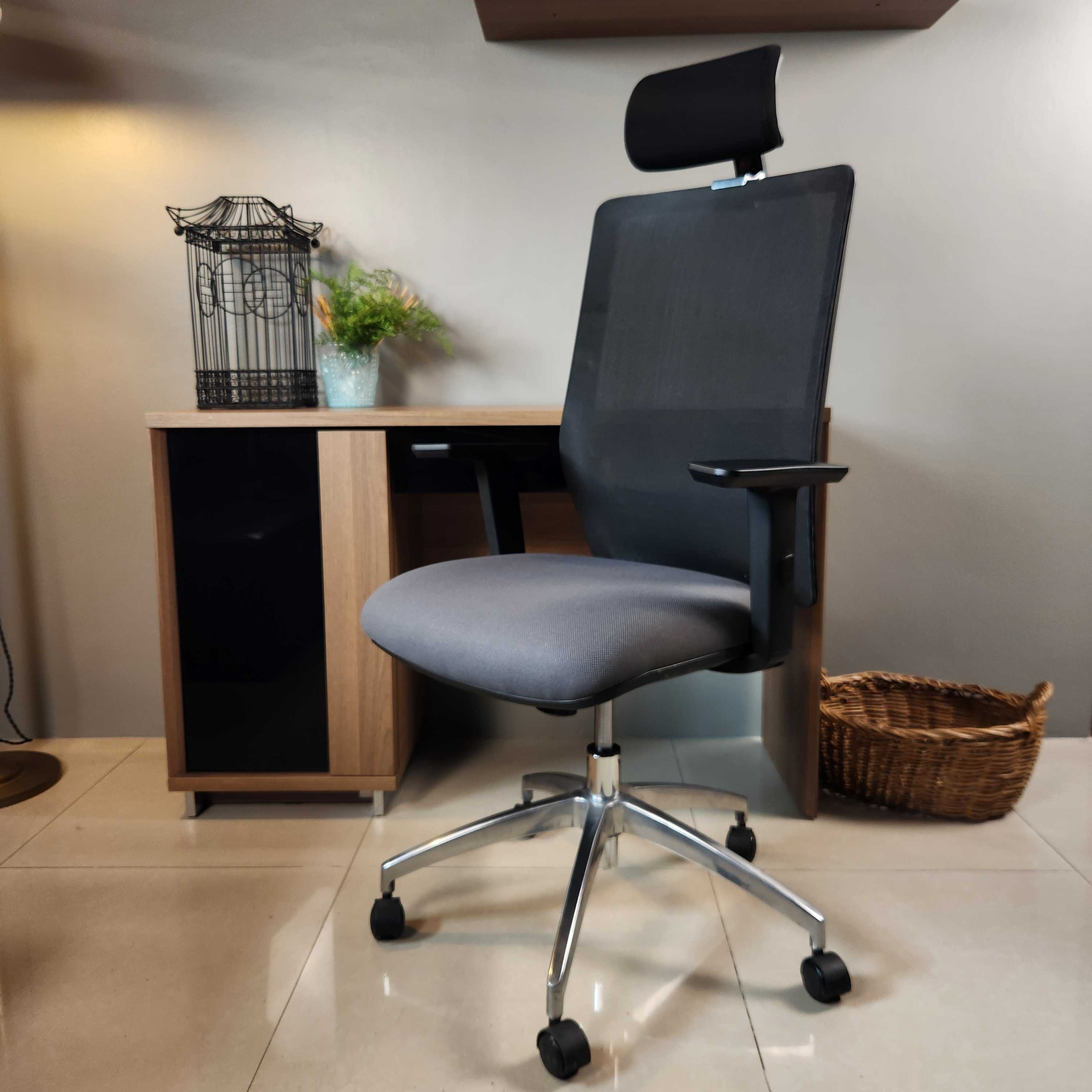 เก้าอี้สำนักงาน Ergonomic.  พนักพิงสูง แบรนด์ PRACTIKA