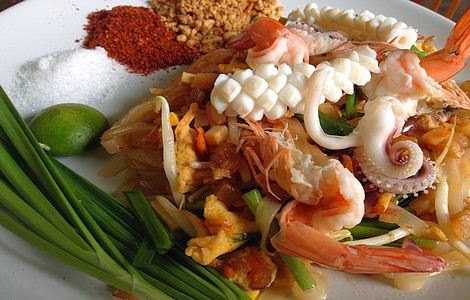 ผัดไทยทะเล  Pad Thai with Mixed Seafood