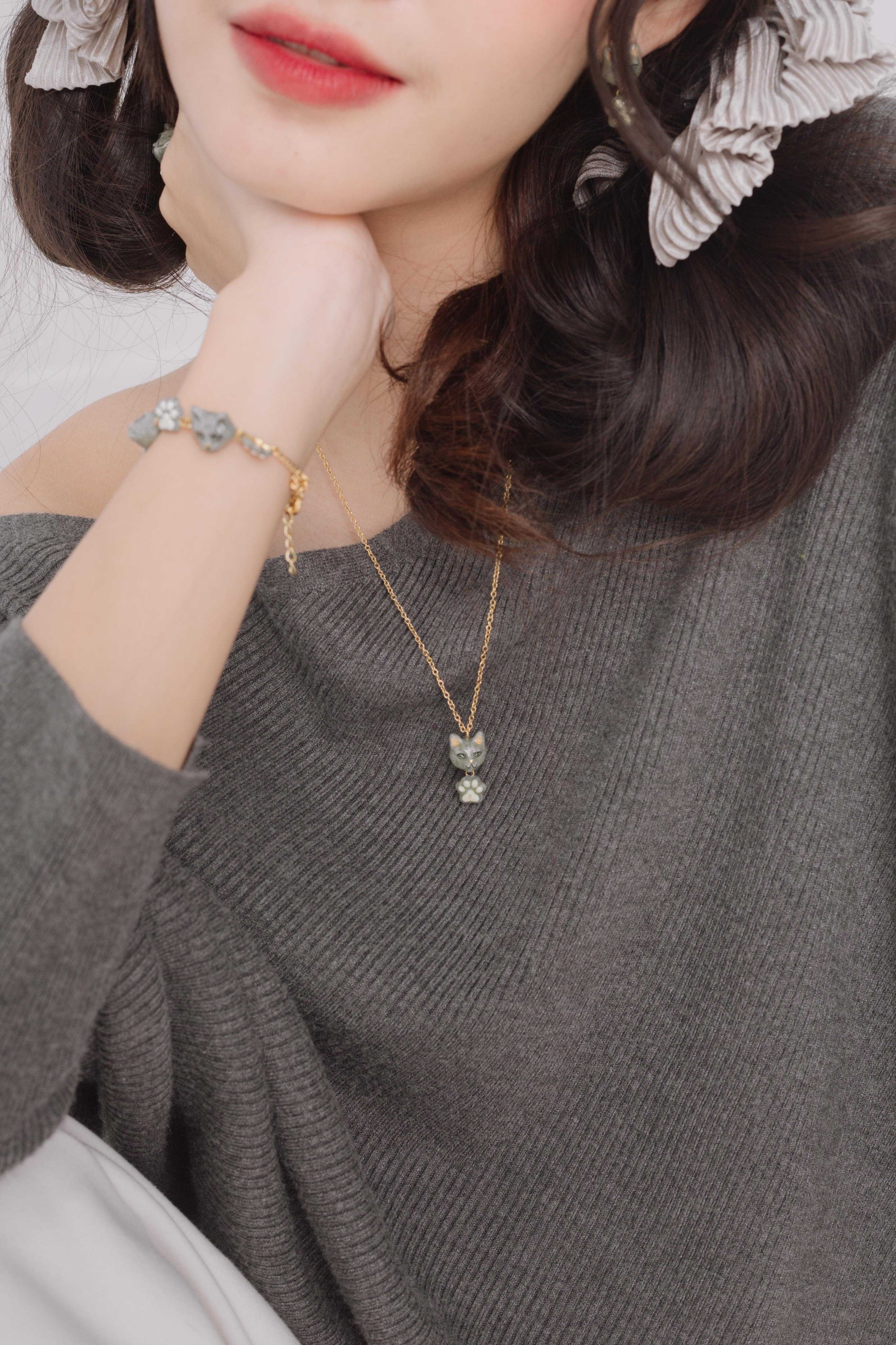 Cool cat : The Russian Blue Cat Necklace