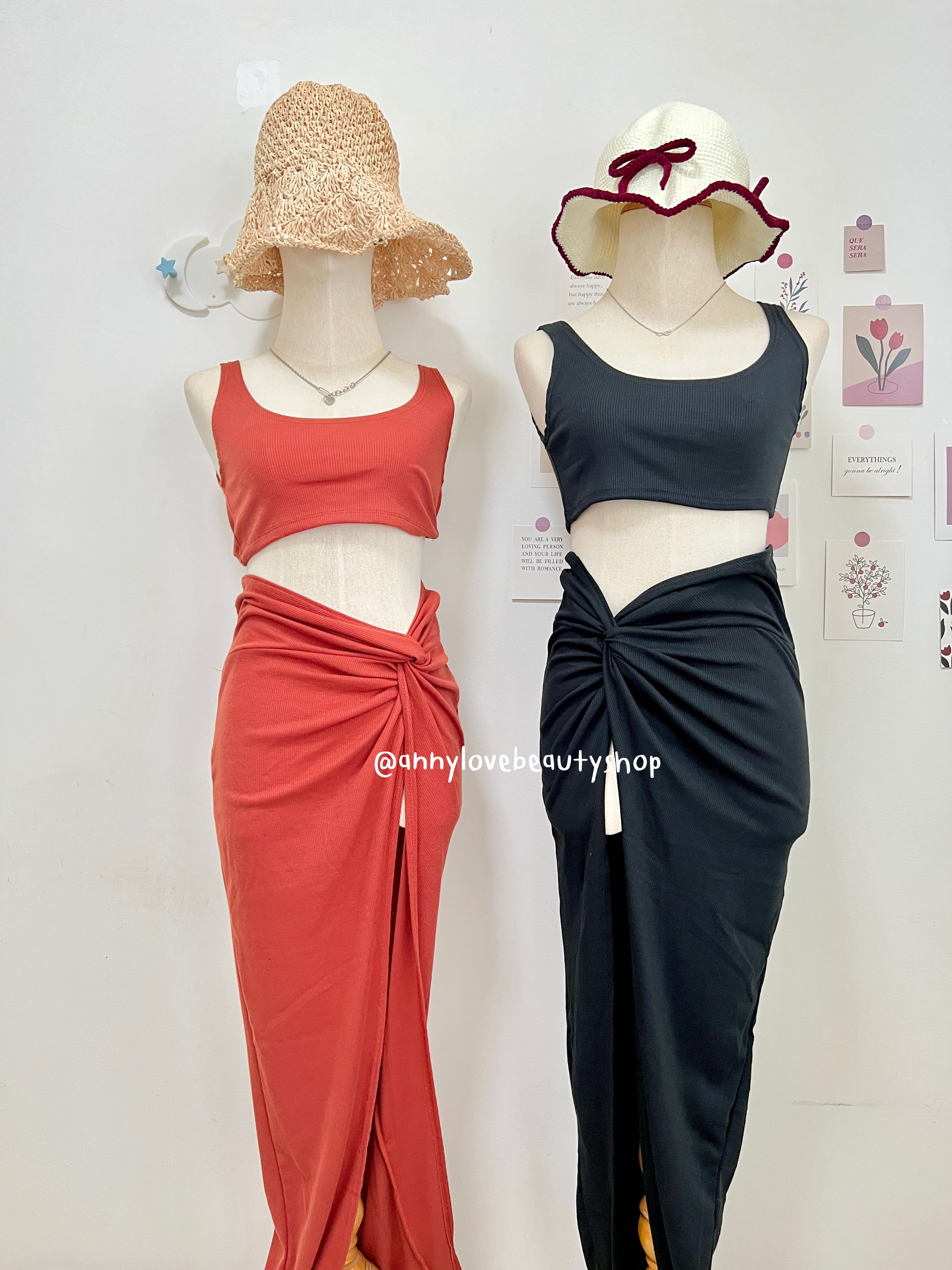 ชุดเซตไปทะเลแซ่บๆ  ครอปกล้าม+กระโปรงแวกข้าง