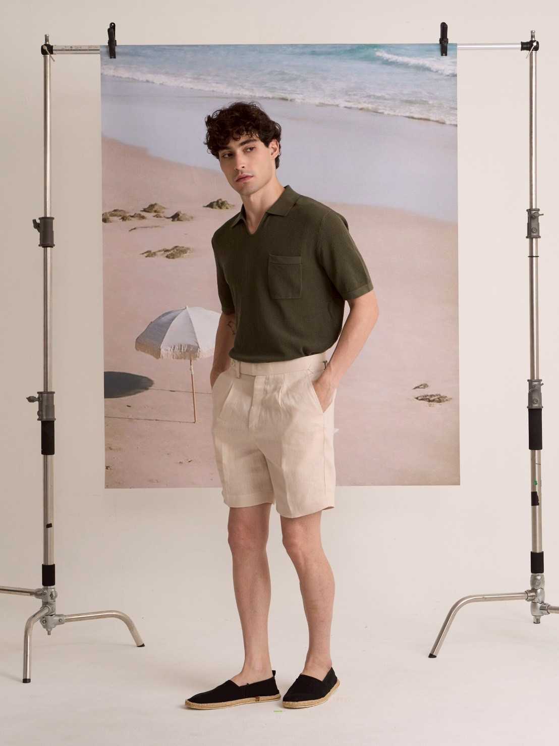 PLEATED LINEN SHORTS - BEIGE