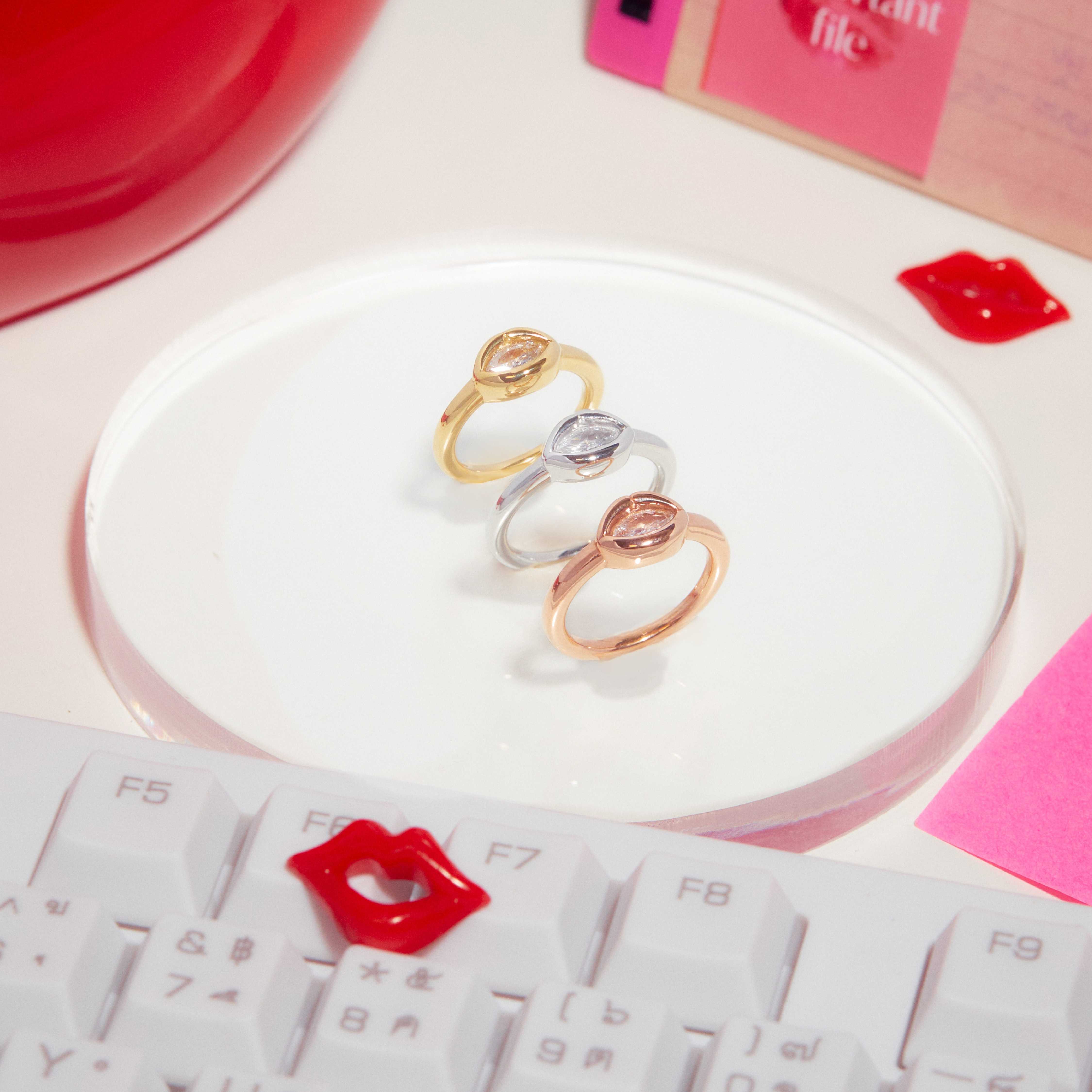 Kiss Ring