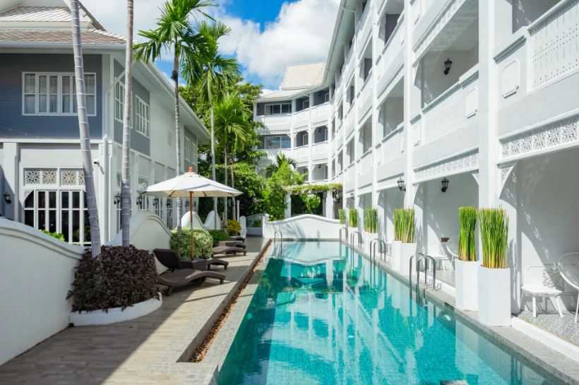 Away Chiang Mai Thapae ท่าแพ เชียงใหม่ ห้อง Deluxe พร้อมอาหารเช้า 2 ท่าน