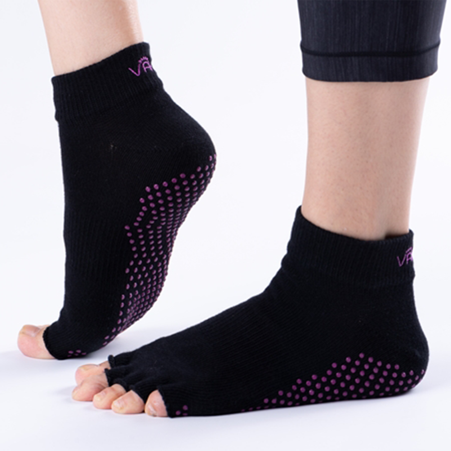 Vaken ถุงเท้าโยคะ เปิดนิ้วแบบแยกนิ้ว Vaken รุ่น Grip Socks Half Toe Black - 1 Pair/Pack