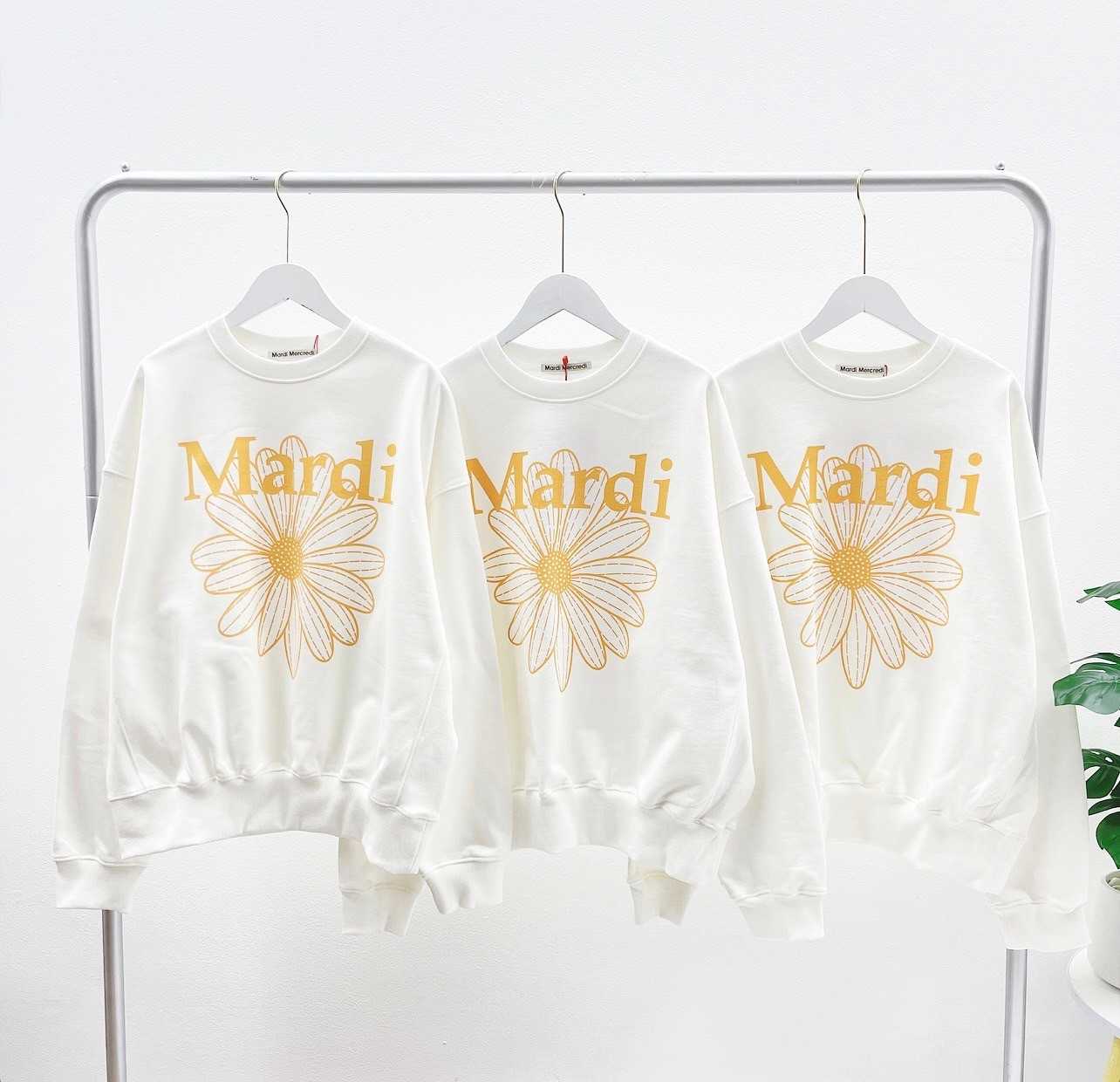 Mardi Flower Sweatshirt (White Tangerine)
