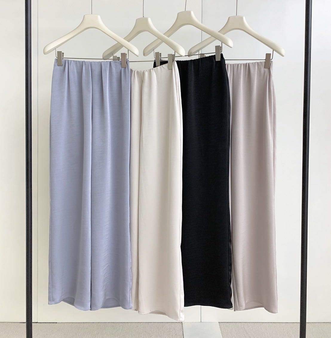  DT ETOLIE glossy satin pants  (Pre-order 15 วัน)
