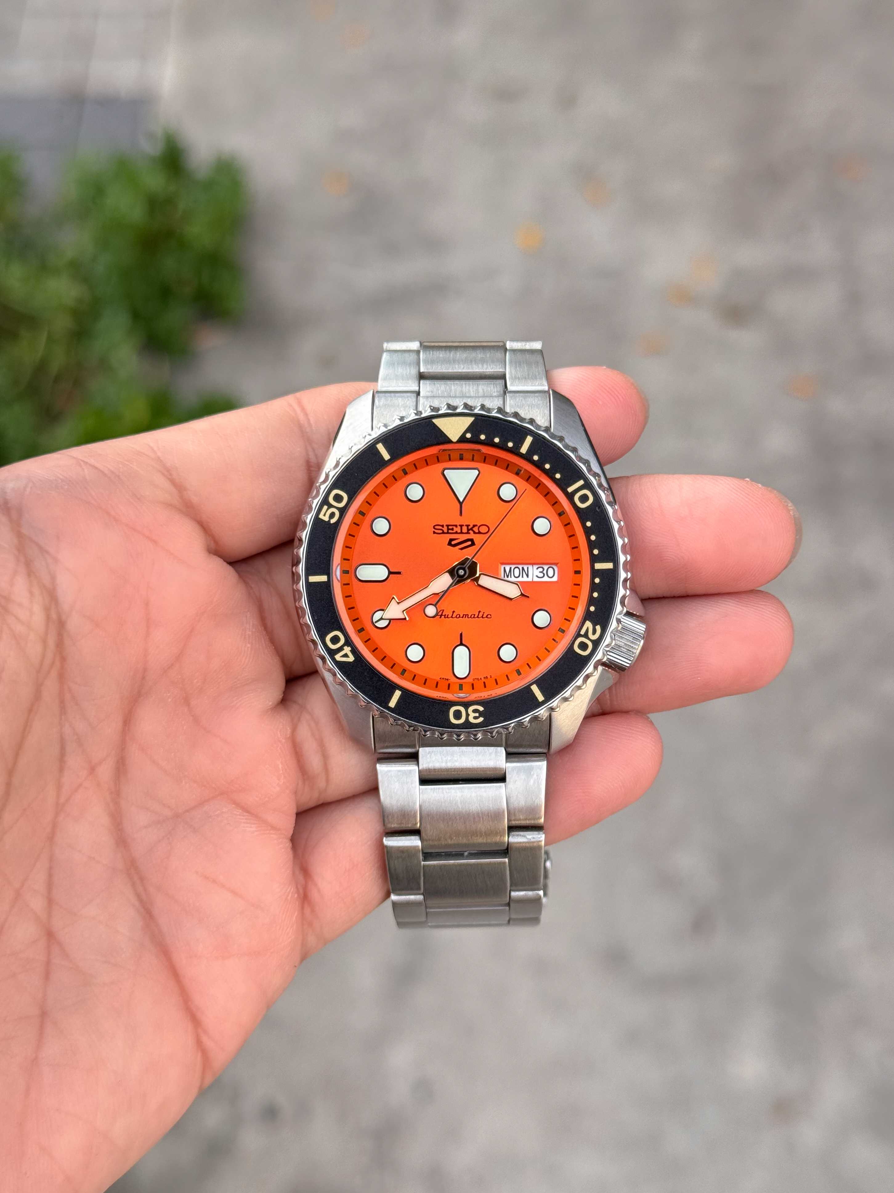 Seiko 5 Sport Automatic Day-Date King Size หน้าส้ม ขอบฟิล์ม