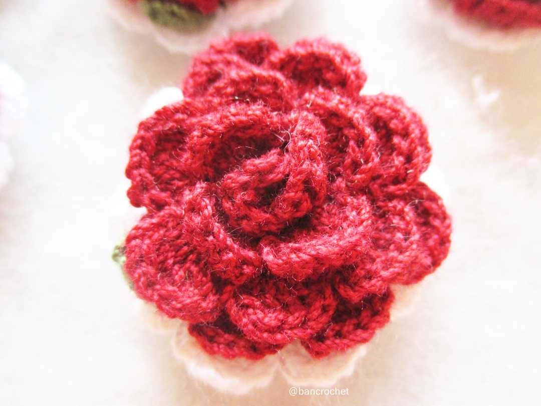 ดอกกุหลาบถักโครเชต์ crochet rose flowers สีแดง 1.5 นิ้ว ราคาต่อ 1 ดอก