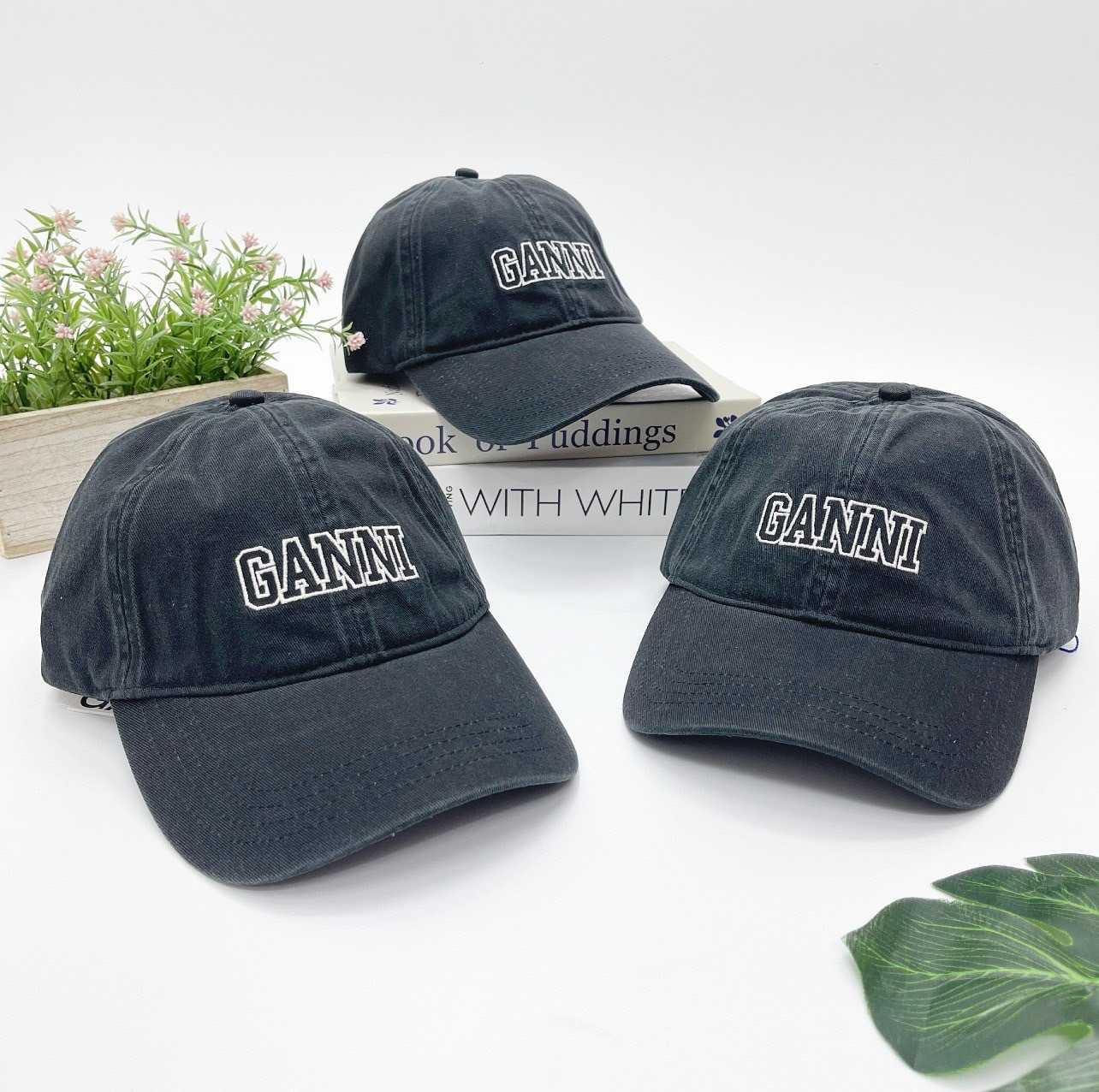Ganni logo Basic cap (Black)