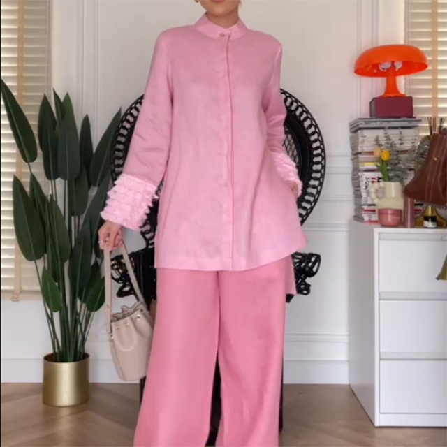 เสื้อทูนิคแขนยาวชายแขนแต่งพู่ระบาย ผ่าข้าง  Pink Long-Sleeve Tunic with Ruffled Tassel Cuffs