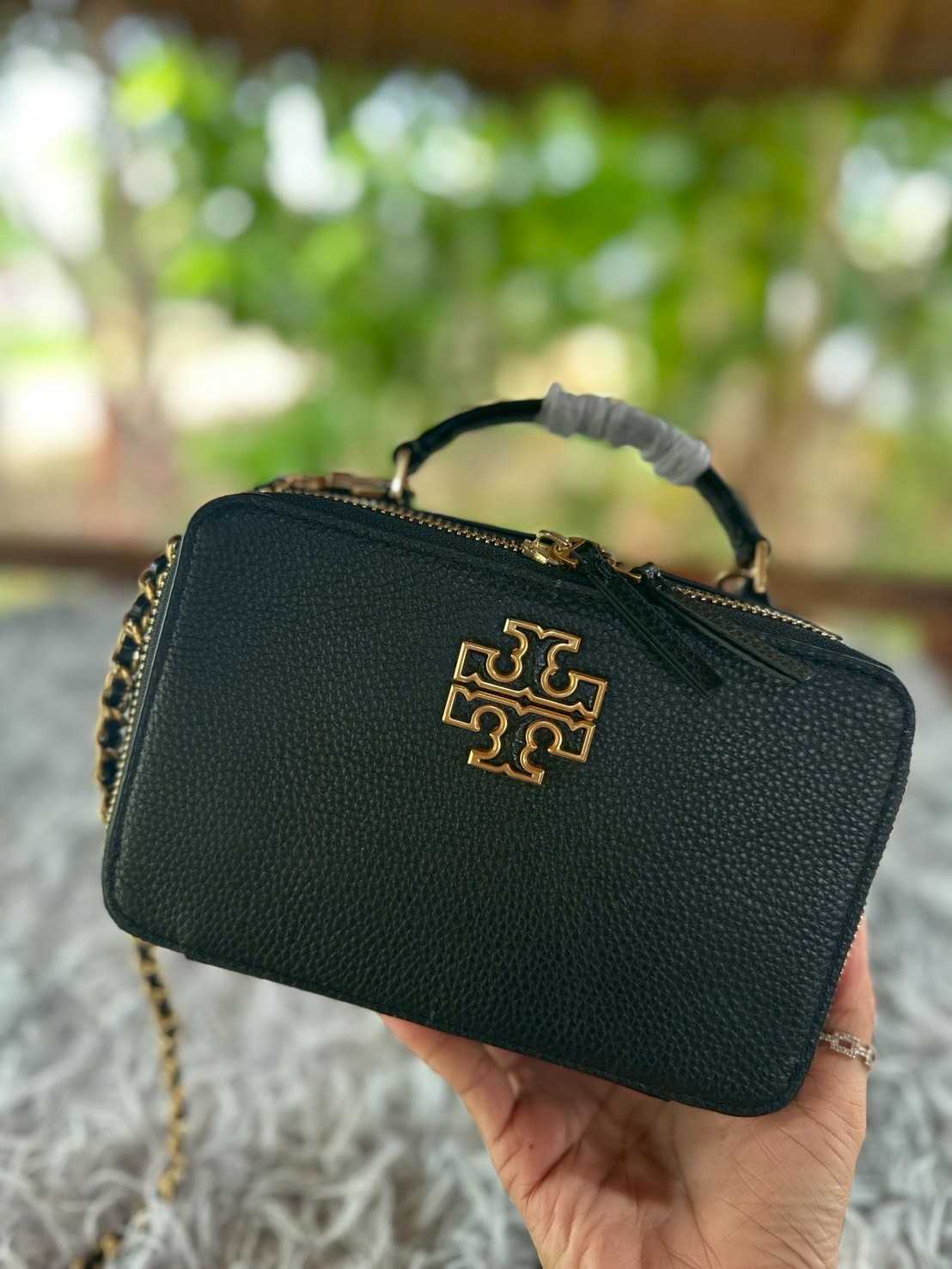 กระเป๋าสะพายทรงกล่องหนังแท้สีดำTory Burch Britten Top Handle Case Crossbody 