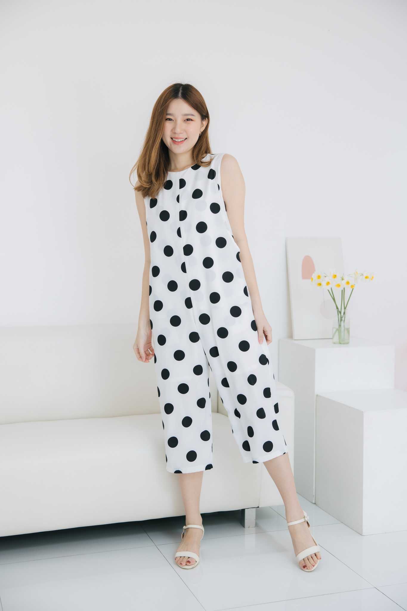 ชุดให้นม White polka dot jumpsuit