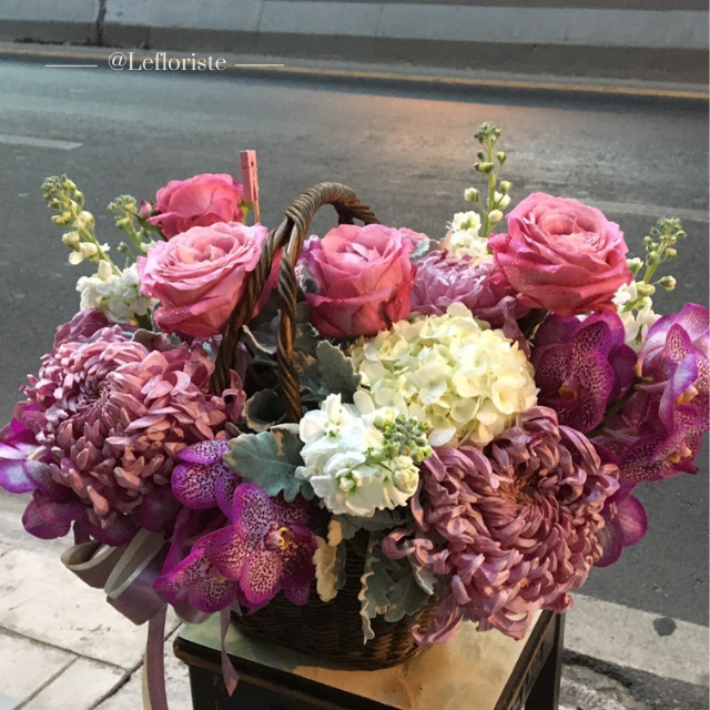 กระเช้าดอกไม้ Elegant Grace 10