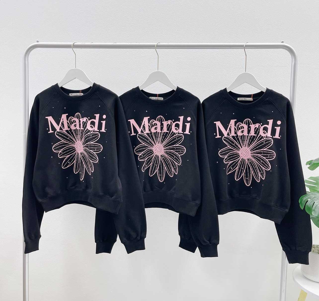 Mardi Flower Raglan Stone Sweatshirt (Black/Pink)