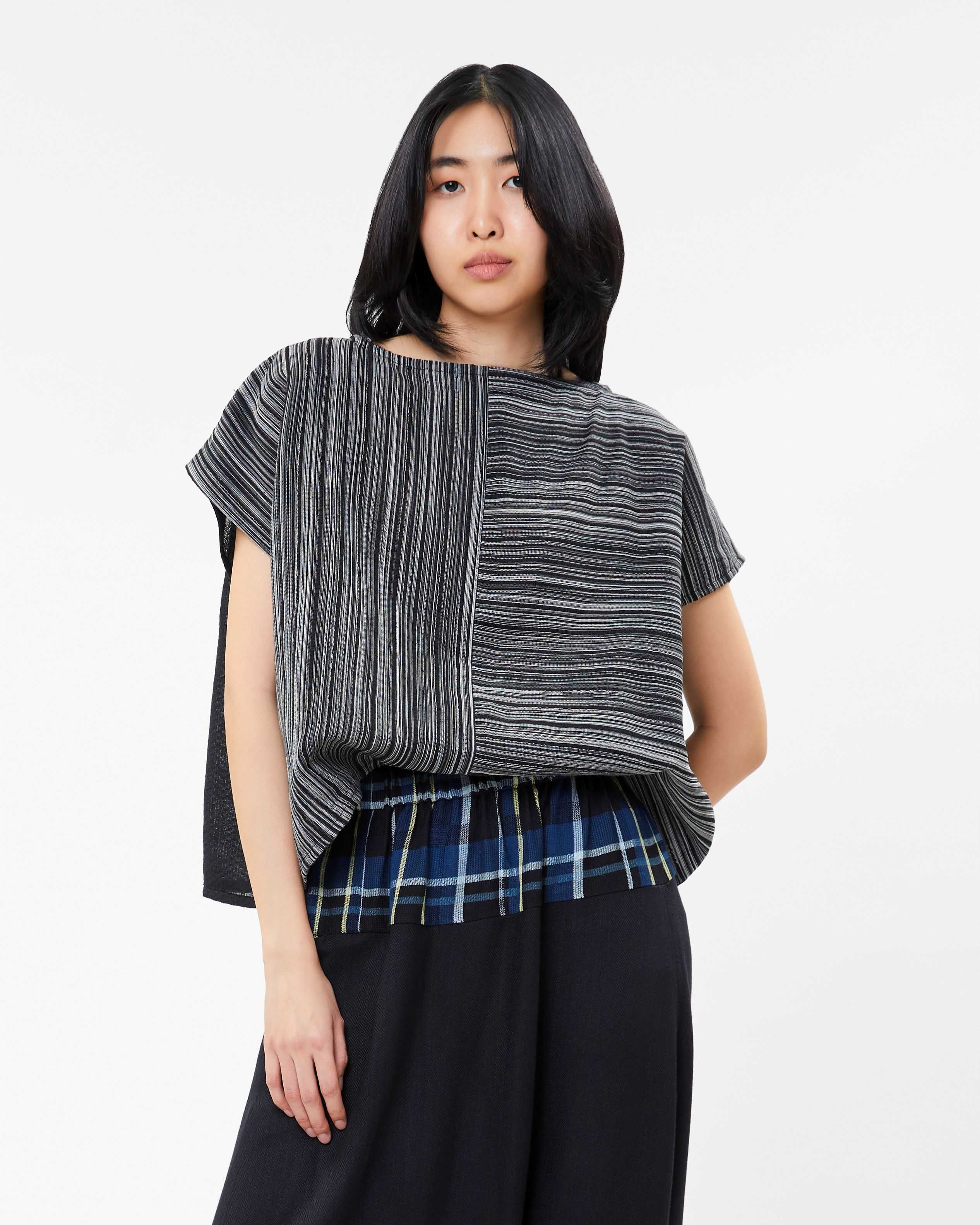 เสื้อเบลาส์ SS24/BL38 Black & White #F